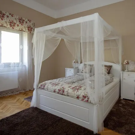 Rusztika * Gyula
